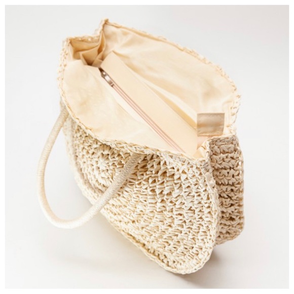 46 HANDWOVEN AND A BEAUTIFUL BOHO RATTAN BAG - Picture 3 of 8